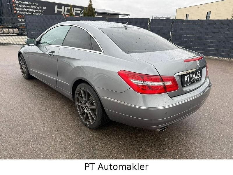 Gebraucht Mercedes E250 204 PS (150 kW) 2009 Silber Coupé