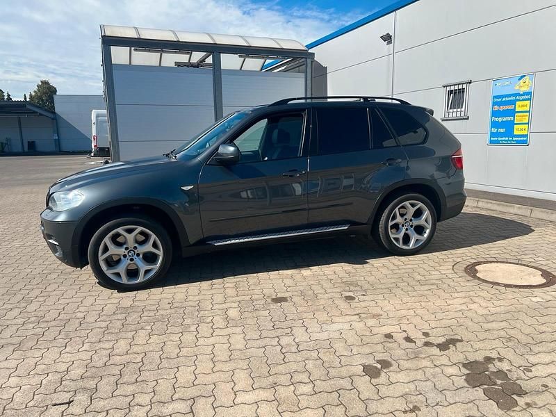 Grau Gebraucht 2012 BMW X5 SUV | 16.900 € - Bild 1/4