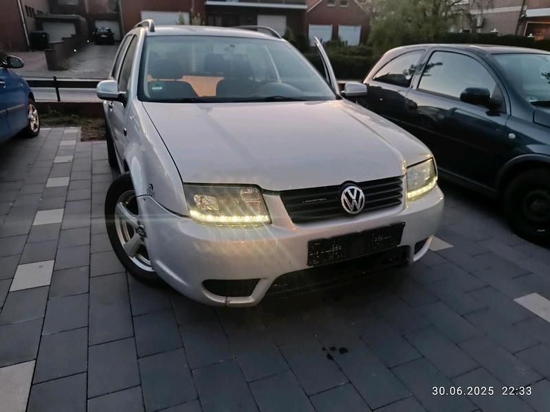 Grau Gebraucht 2000 VW Golf IV Kombi | 400 € (Superpreis) - Bild 1/4