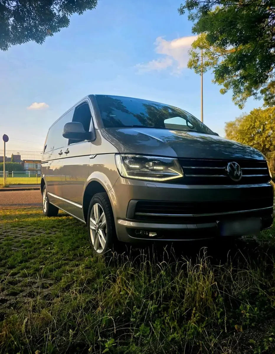 Gebraucht VW Caravelle Highline 204 PS (150 kW) 2017 Beige Van