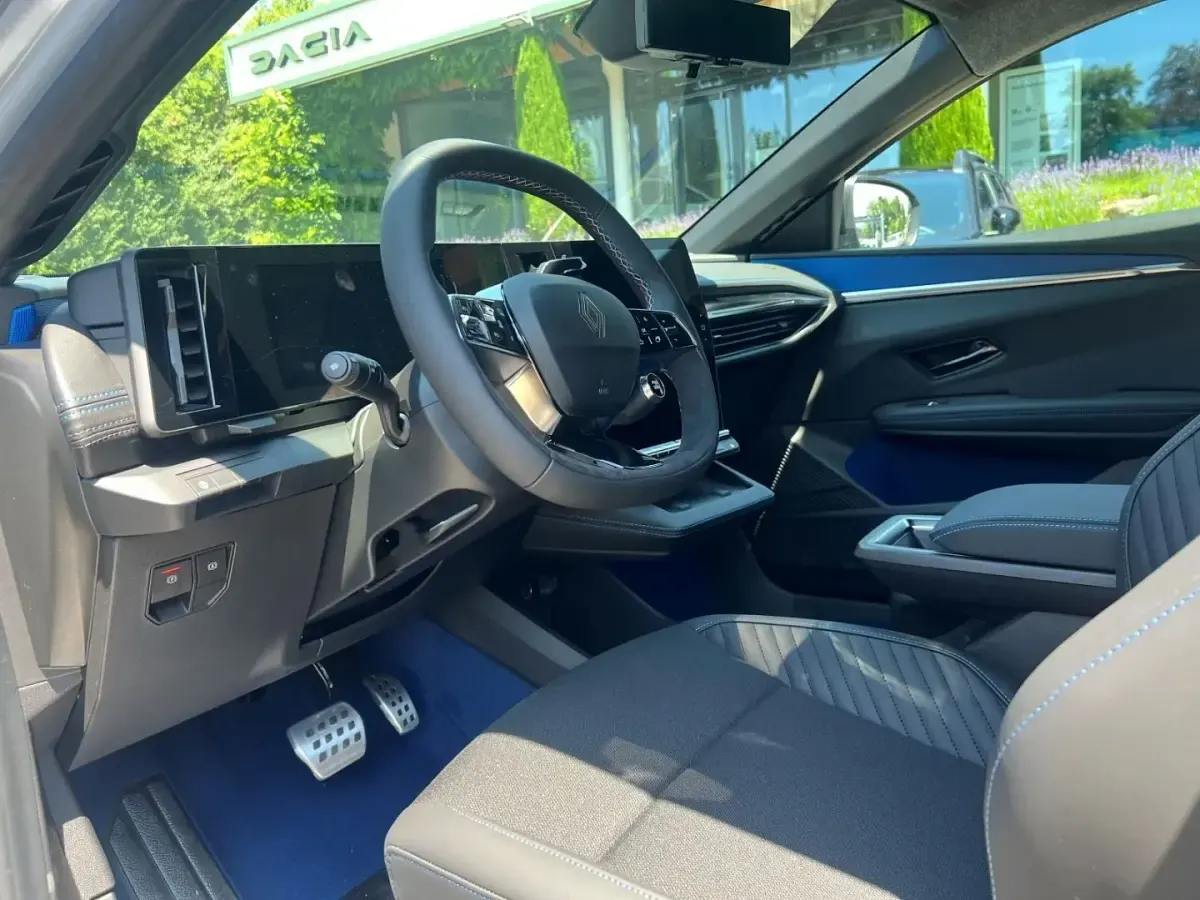 Neu Renault Megane E-Tech Esprit Alpine 160 kW (218 PS) 2026 Grau kqj + schwarz gne Limousine