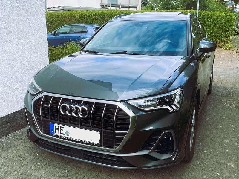 Grau Gebraucht 2022 Audi Q3 Sportback S-Line SUV | 34.750 € (Superpreis) - Bild 1/4