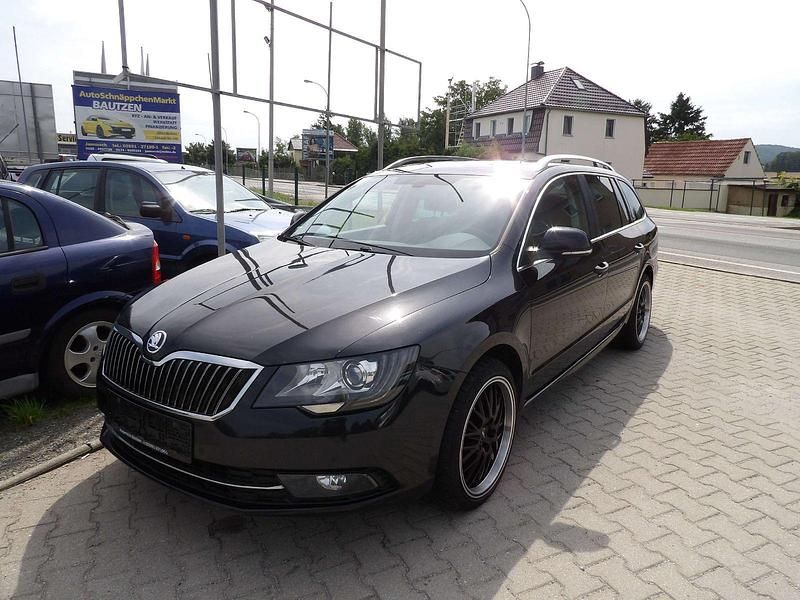 Schwarz Gebraucht 2014 Skoda Superb Exclusive Kombi | 10.999 € (Fairer Preis) - Bild 1/4