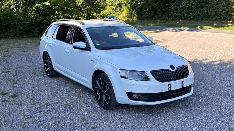Weiß Gebraucht 2015 Skoda Octavia LAURIN & KLEMENT Kombi | 14.100 € (Fairer Preis) - Bild 1/2