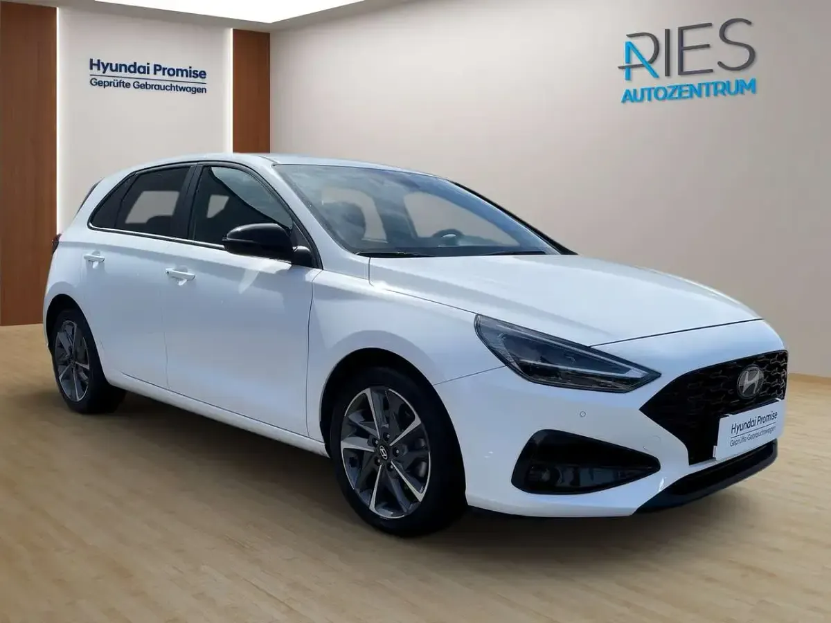 Gebraucht Hyundai i30 Advantage 101 PS (74 kW) 2025 Atlas white Limousine