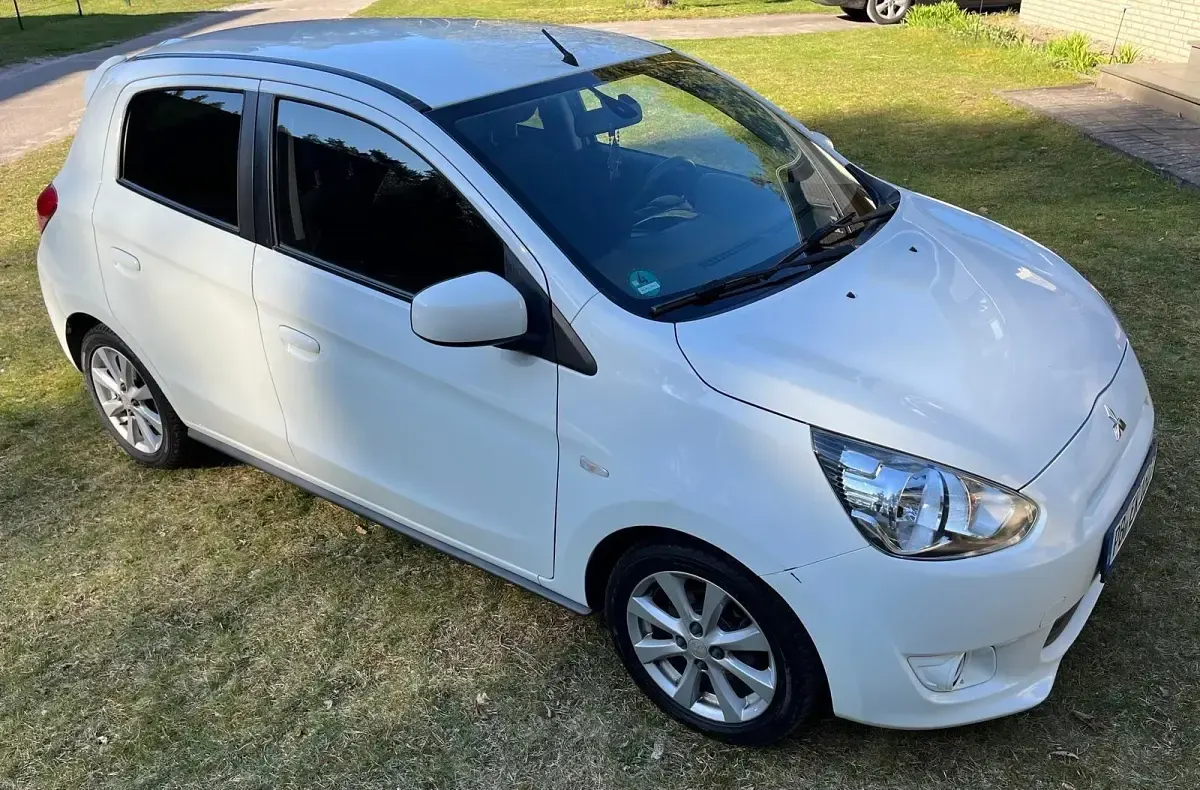 Gebraucht Mitsubishi Space Star 80 PS (58 kW) 2013 Weiß Van / Kleinbus