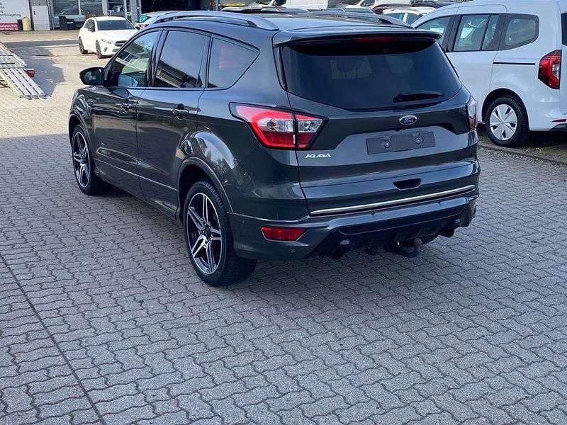 Gebraucht Ford Kuga ST-Line 175 PS (128 kW) 2019 Grau SUV