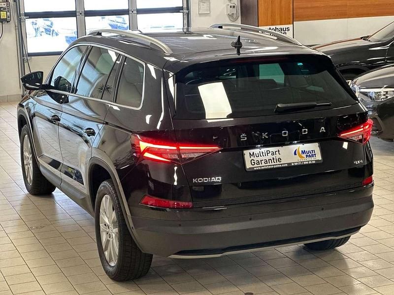 Gebraucht Skoda Kodiaq Sport 150 PS (110 kW) 2022 Schwarzmagic perleffekt SUV
