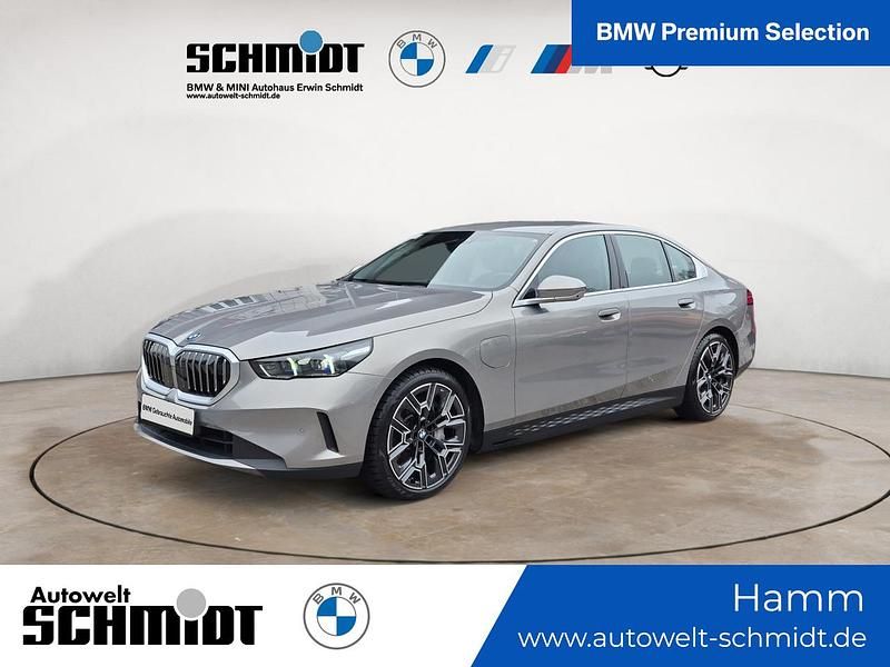 Gebraucht BMW 550e Comfort Edition 489 PS (359 kW) 2024 Oxidgrau