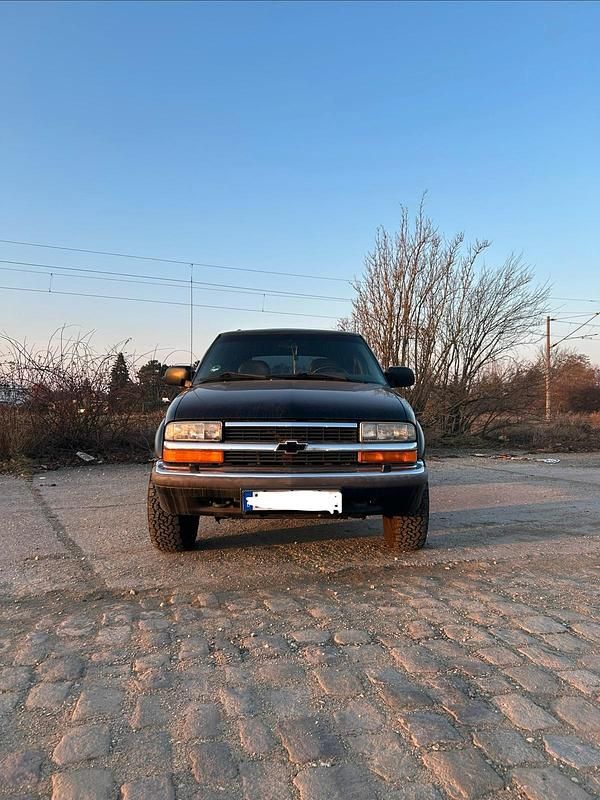Schwarz Gebraucht 2002 Chevrolet Blazer SUV | 5.900 € (Fairer Preis) - Bild 1/4
