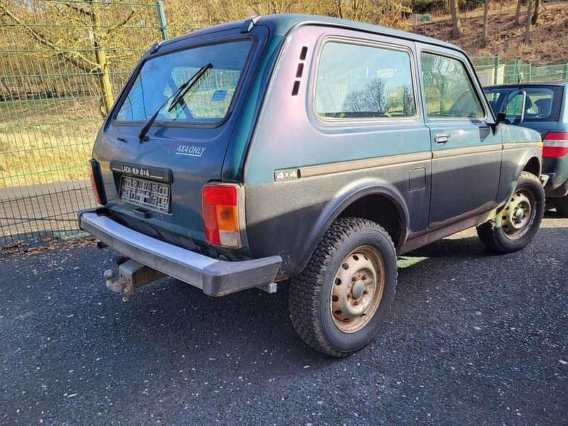 Gebraucht Lada niva 82 PS (60 kW) 2009 Grün SUV