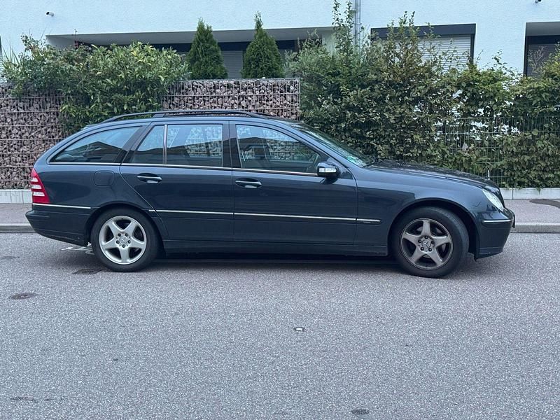 Schwarz Gebraucht 2003 Mercedes C180 Avantgarde Kombi | 2.199 € (Guter Preis) - Bild 1/1