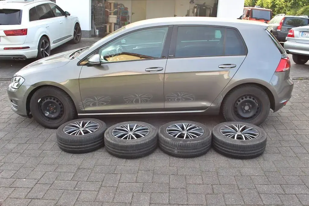 Gebraucht VW Golf VII Allstar 125 PS (91 kW) 2017 Grau Limousine