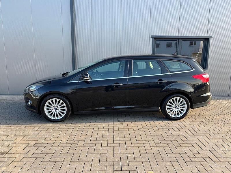 Gebraucht Ford Focus Titanium 125 PS (91 kW) 2013 Schwarz Limousine