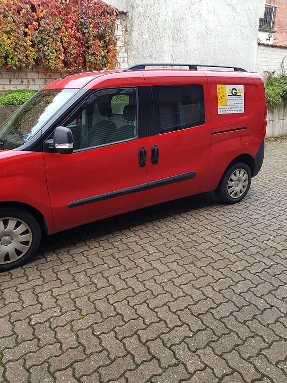 Rot Gebraucht 2012 Opel Combo Selection Van / Kleinbus | 3.300 € (Etwas zu teuer) - Bild 1/4