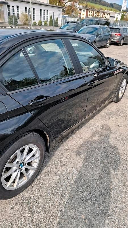 Gebraucht BMW 320 Advantage 184 PS (135 kW) 2016 Schwarz Limousine