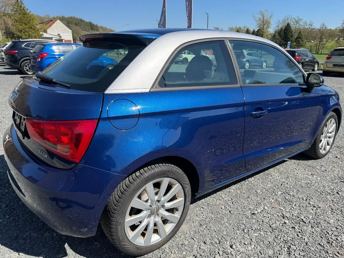 Używany Audi A1 Attraction 86 KM (63 kW) 2014 Niebieski Hatchback