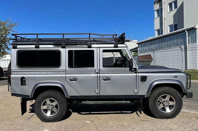 Grau Gebraucht 2011 Land Rover Defender Kombi | 45.000 € (Fairer Preis) - Bild 1/4