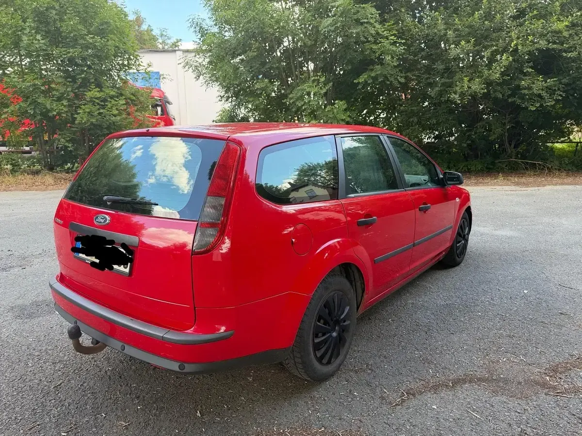 Gebraucht Ford Focus 95 PS (69 kW) 2005 Rot Kombi
