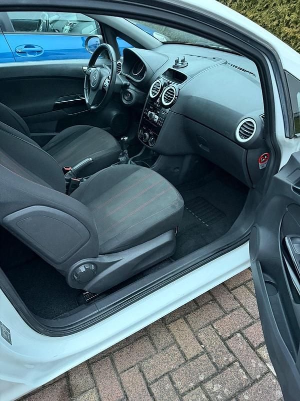 Gebraucht Opel Corsa 88 PS (64 kW) 2010 Weiß Kleinwagen