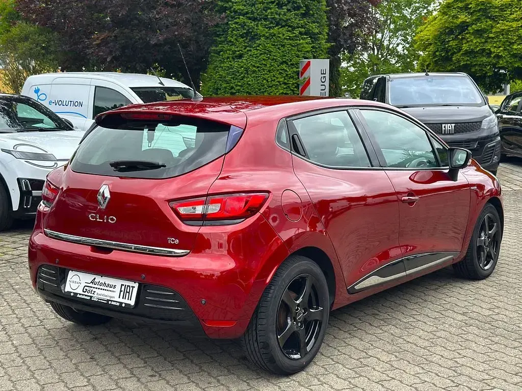 Gebraucht Renault Clio IV LIMITED 90 PS (66 kW) 2016 Rot Limousine
