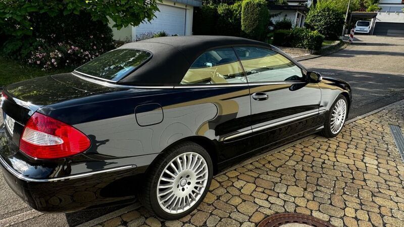 Schwarz Gebraucht 2007 Mercedes CLK500 Elegance Cabrio | 26.500 € - Bild 1/4