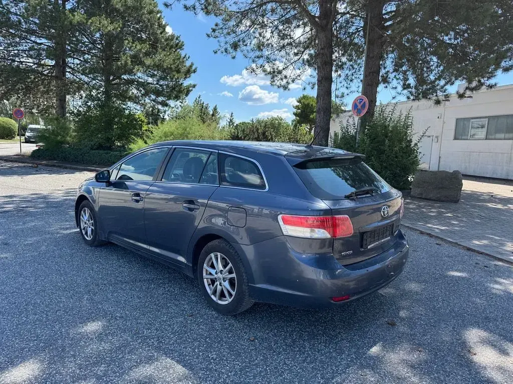 Gebraucht Toyota Avensis Edition 147 PS (108 kW) 2011 Grau Kombi