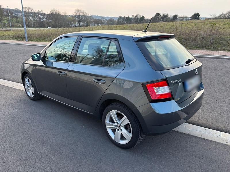 Gebraucht Skoda Fabia 95 PS (69 kW) 2017 Grau Kleinwagen