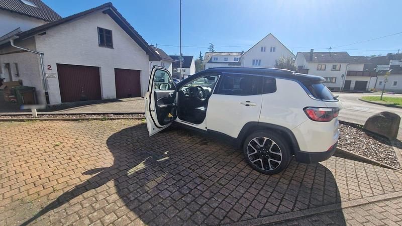 Gebraucht Jeep Compass 140 PS (102 kW) 2018 Weiß SUV