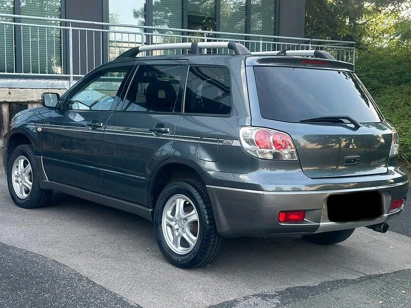 Grau Gebraucht 2004 Mitsubishi Outlander SUV | 5.500 € (Fairer Preis) - Bild 1/4