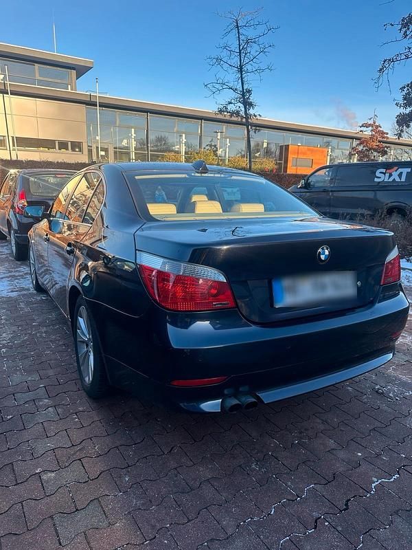 Second-hand BMW 525 219 CP (161 kW) 2005 Albastru Berlinǎ