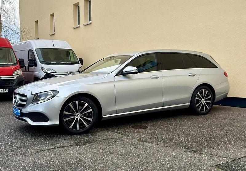 Gebraucht Mercedes E220 194 PS (142 kW) 2018 Silber Kombi