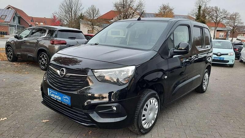 Diamant schwarz/karbon schwarz Gebraucht 2023 Opel Combo Elegance Van / Kleinbus | 18.890 € (Guter Preis) - Bild 1/4
