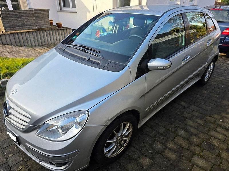 Gebraucht Mercedes B180 Edition 109 PS (80 kW) 2008 Silber Van / Kleinbus