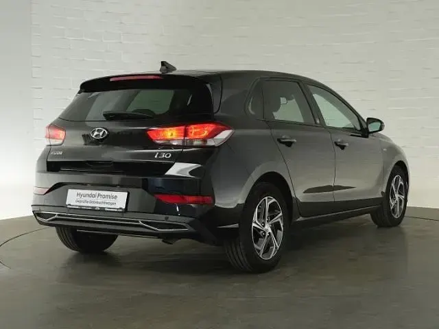Gebraucht Hyundai i30 Edition 30 160 PS (117 kW) 2022 Phantom black Limousine