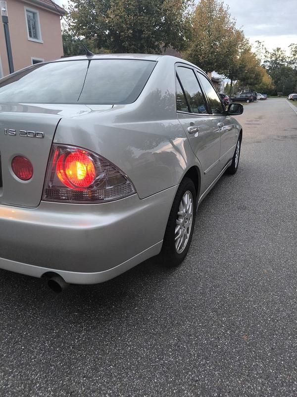 Gebraucht Lexus IS200 155 PS (114 kW) 2005 Silber Limousine