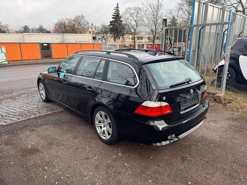 Gebraucht BMW 530 235 PS (172 kW) 2008 Schwarz Kombi