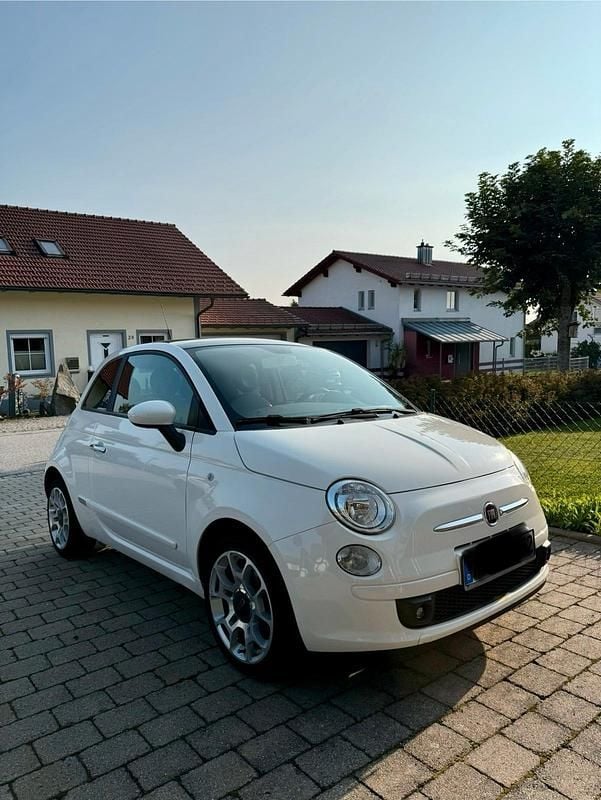Weiß Gebraucht 2010 Fiat 500 Kleinwagen | 5.000 € (Etwas zu teuer) - Bild 1/4