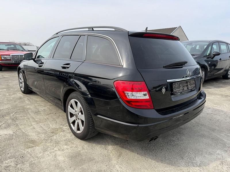 Gebraucht Mercedes C180 120 PS (88 kW) 2012 Schwarz Kombi