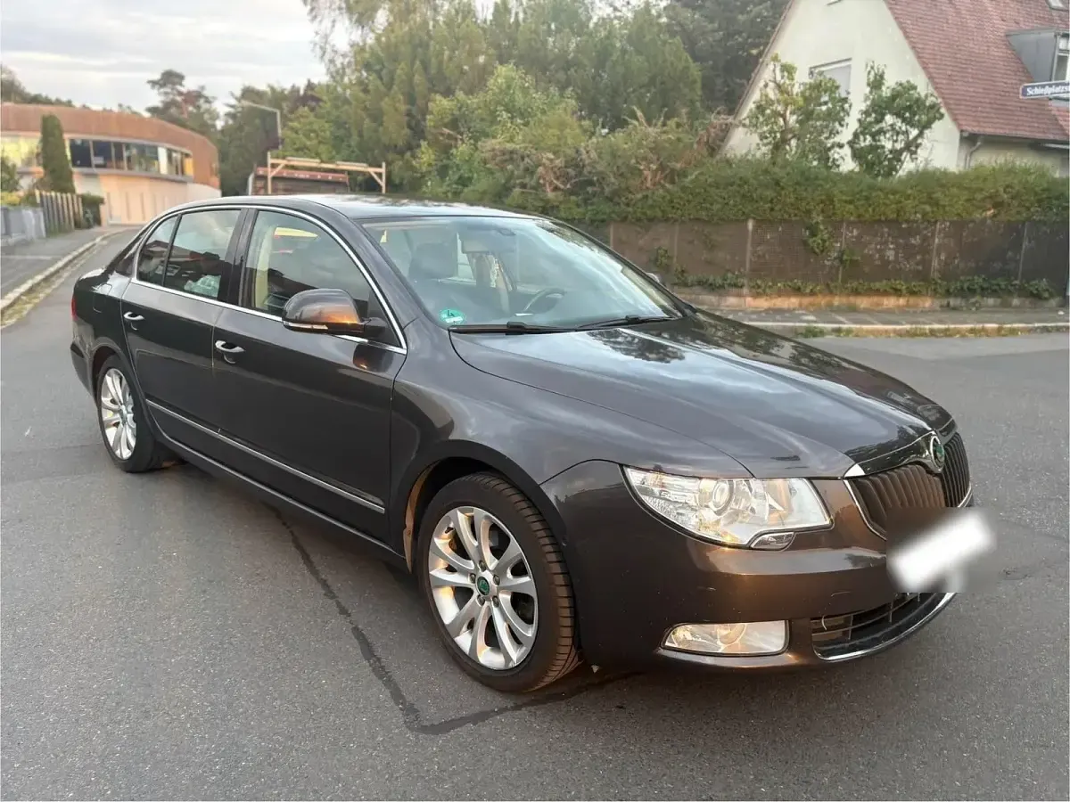 Gebraucht Skoda Superb 160 PS (117 kW) 2011 Andere farben Limousine