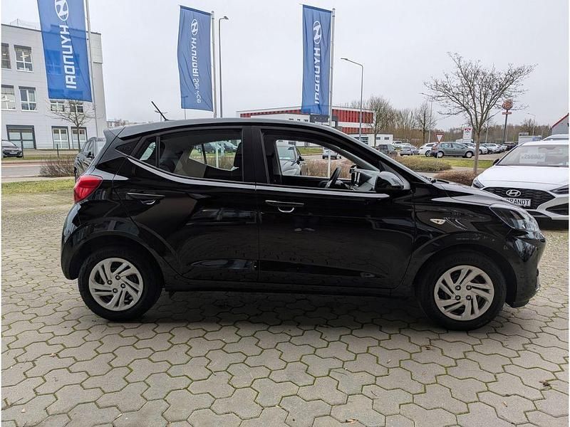 Gebraucht Hyundai i10 Select 63 PS (46 kW) 2025 Schwarz Kleinwagen