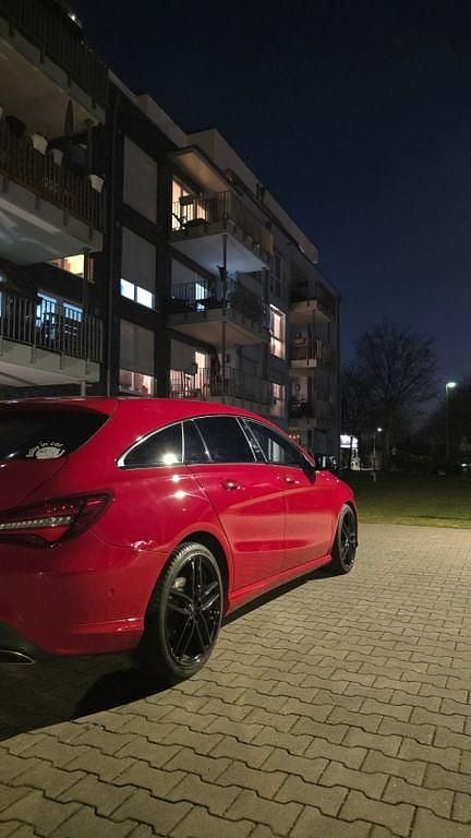 Gebraucht Mercedes CLA180 Shooting Brake Urban 122 PS (89 kW) 2017 Rot Kombi
