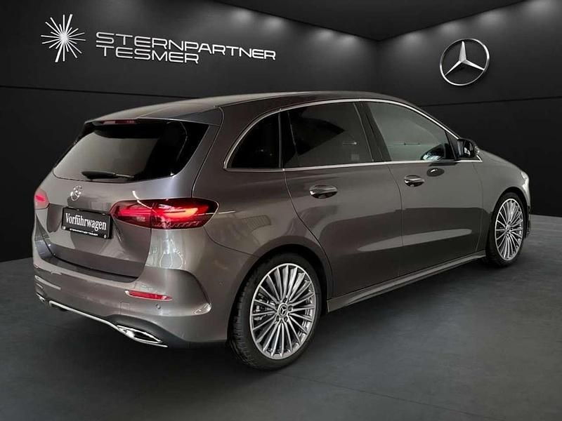 Gebraucht Mercedes B180 AMG 136 PS (100 kW) 2023 Grau Van / Kleinbus