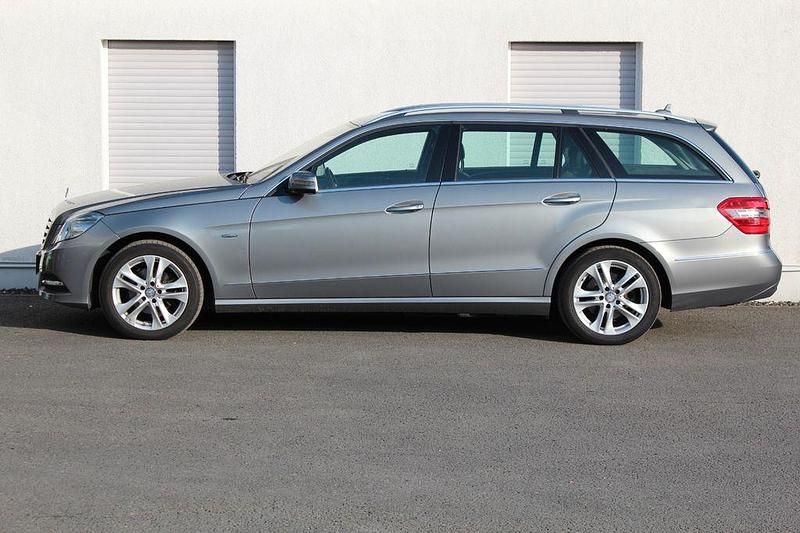 Gebraucht Mercedes E220 170 PS (125 kW) 2010 Silber Kombi