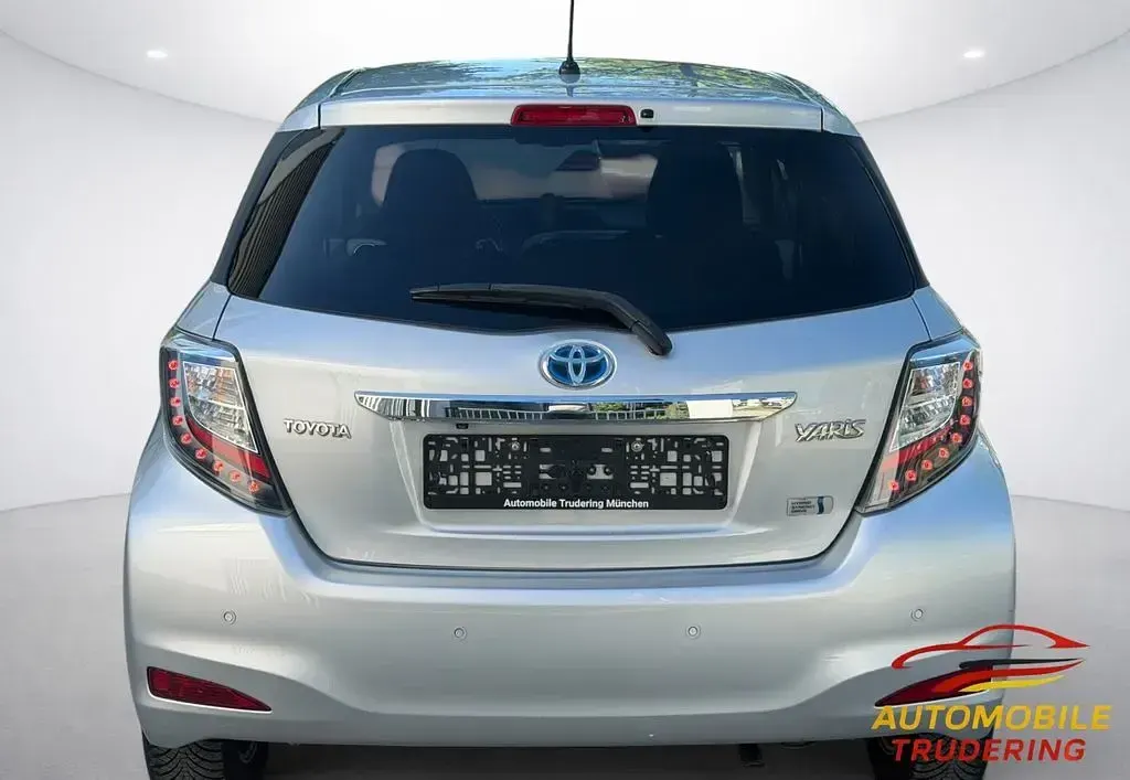 Gebraucht Toyota Yaris Hybrid Edition 101 PS (74 kW) 2014 Silber Limousine