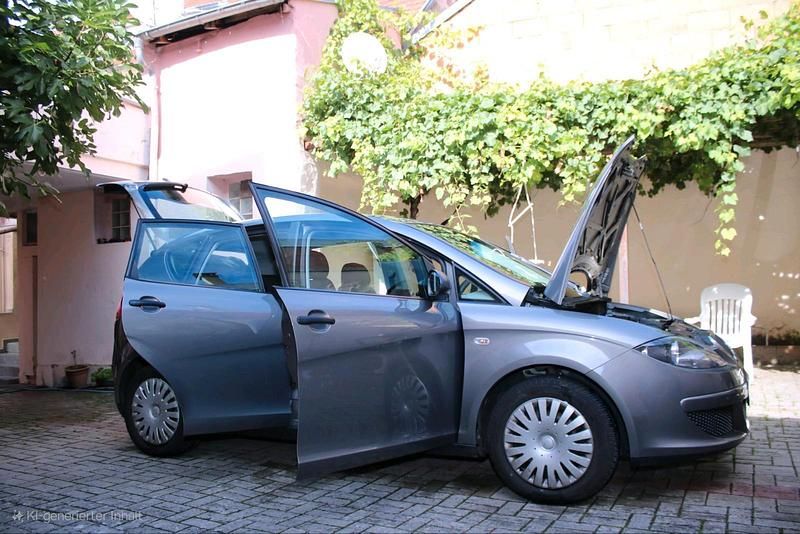 Grau Gebraucht 2006 Seat Altea Van / Kleinbus | 1.800 € (Fairer Preis) - Bild 1/4