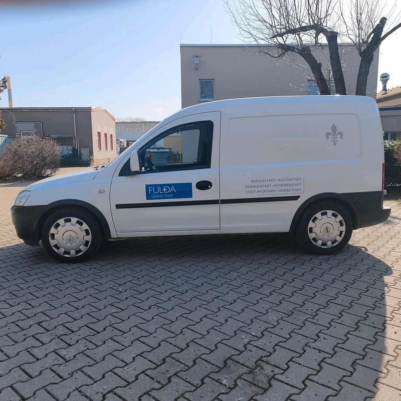 Gebraucht Opel Combo 94 PS (69 kW) 2010 Weiß Van / Kleinbus