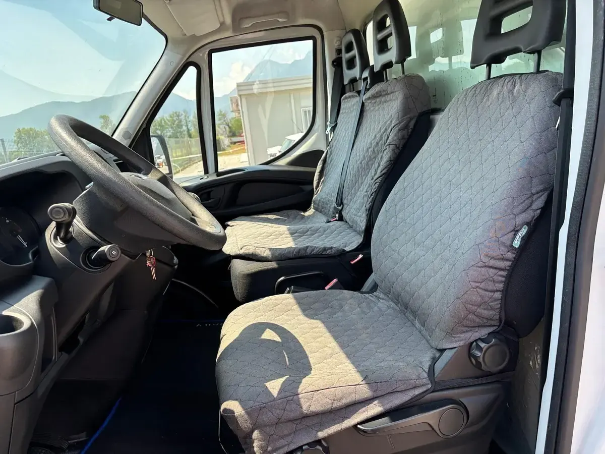Gebraucht Iveco 35.12 116 PS (85 kW) 2021 Weiß Van
