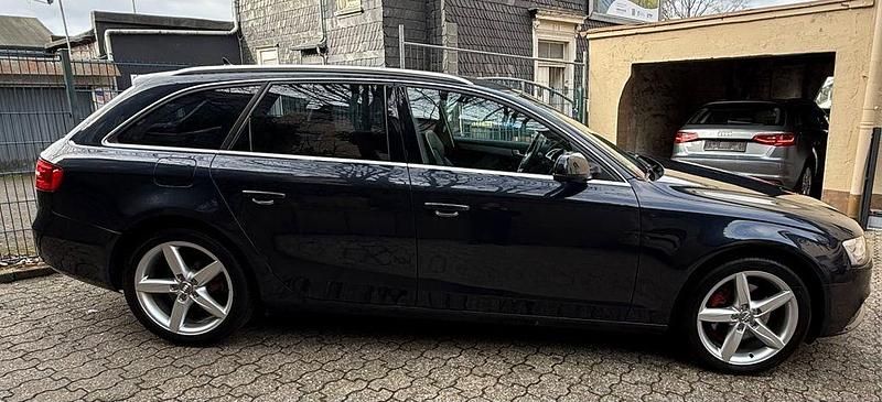 Gebraucht Audi A4 Ambiente 177 PS (130 kW) 2014 Blau Kombi