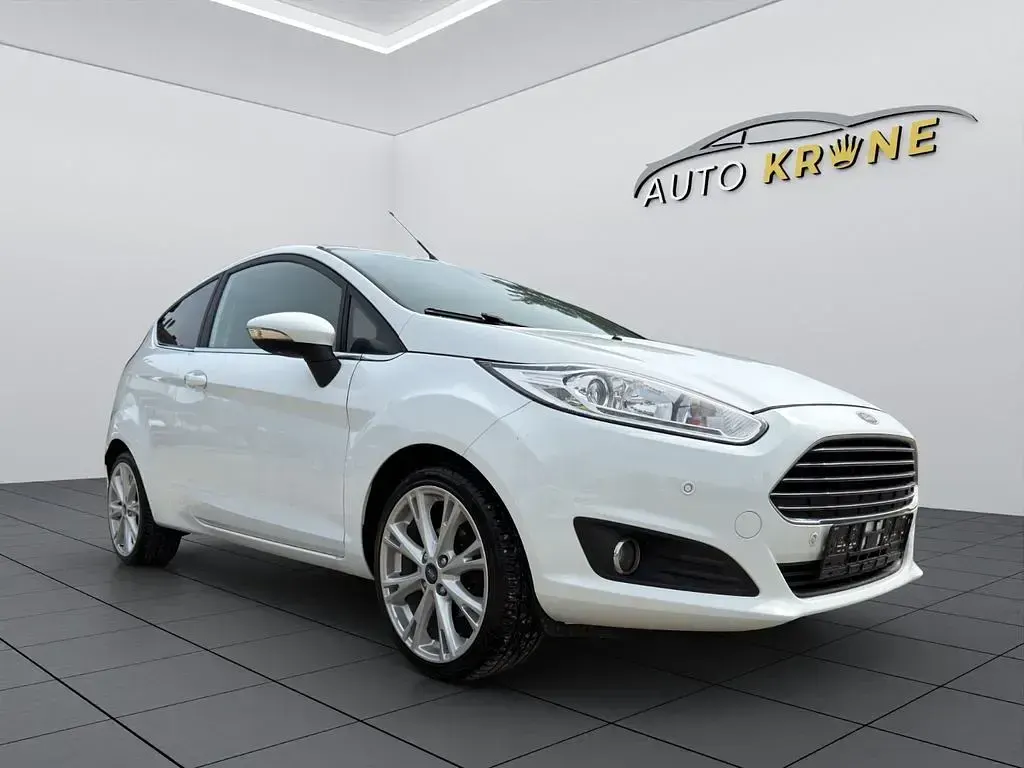 Gebraucht Ford Fiesta Titanium 95 PS (69 kW) 2016 Weiß Kleinwagen